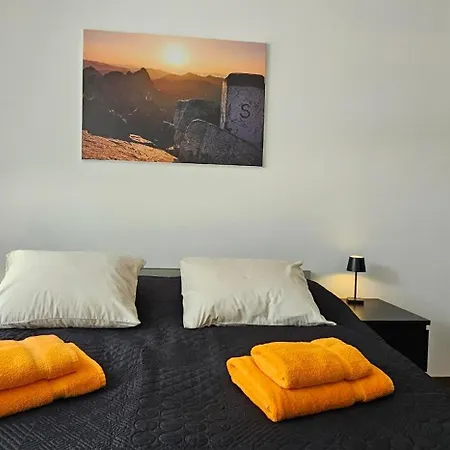 Апартаменты Hurban Park & Private Indoor Parking & Self Check-in *