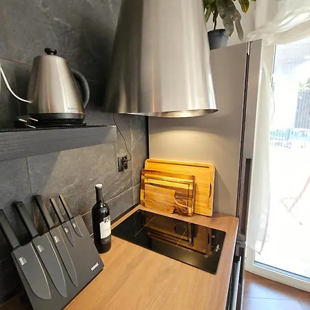 Hurban Park & Private Indoor Parking & Self Check-in Apartman