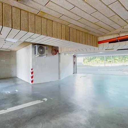 Lägenhet Hurban Park & Private Indoor Parking & Self Check-in