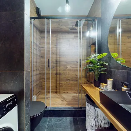 Апартаменты Hurban Park & Private Indoor Parking & Self Check-in *